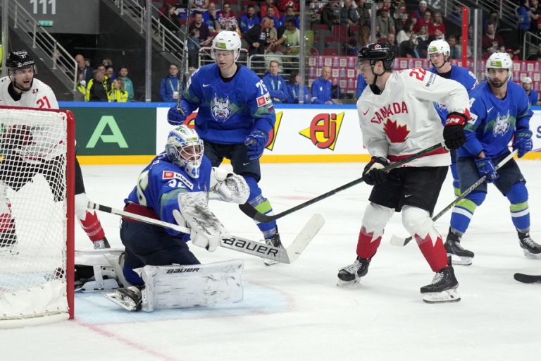 World Hockey Championship |  Canada defeats Slovenia 5-2