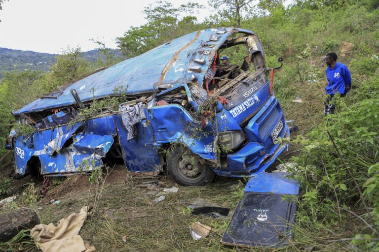 Zambia |  Bus crash kills 24