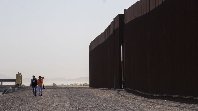 an artist pays tribute to the migrants who died in the desert between the United States and Mexico