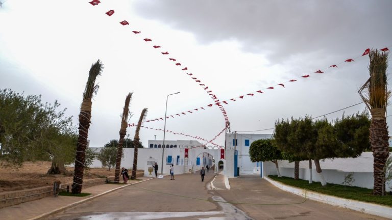 an attack leaves four dead, including a Frenchman, in a synagogue in Djerba