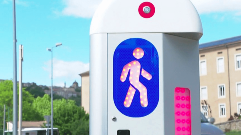 flashing bollards for pedestrian safety