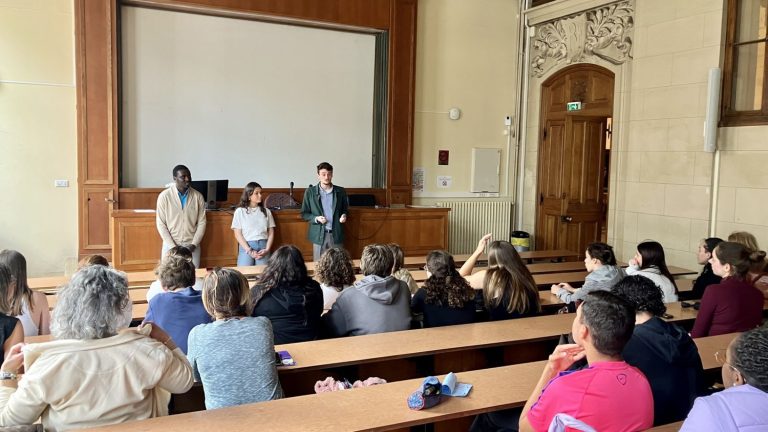 high school students test their “speaking skills” during eloquence workshops at the Sorbonne