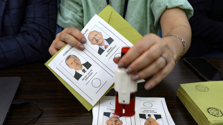 in Turkey, the opposition is mobilizing a few days before the second round of the presidential election