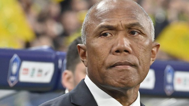 in a relegation position, FC Nantes separates from its coach Antoine Kombouaré