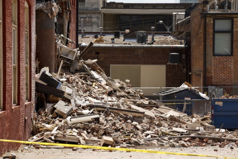 iowa |  Five people missing after building collapse