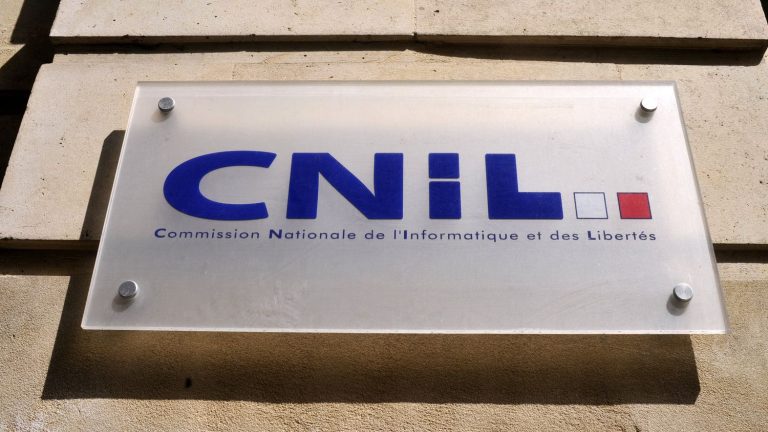 more than 12,000 complaints received by the CNIL in 2022, down but still high