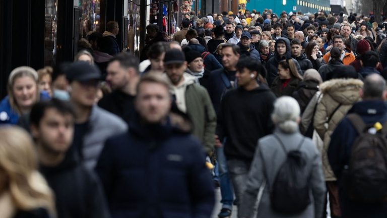 net immigration reaches a record level in 2022 with 606,000 people