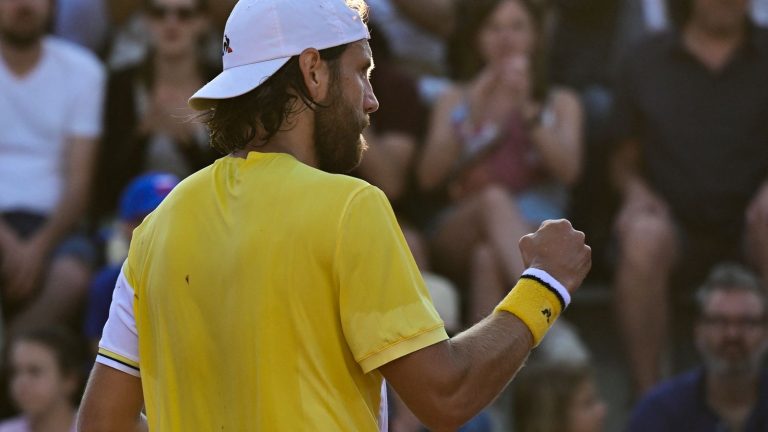 out of qualifying, Lucas Pouille finds the light and reaches the second round