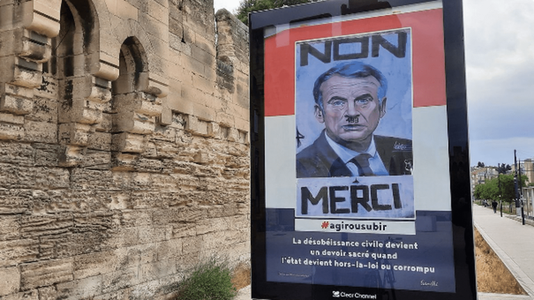 posters of Emmanuel Macron made up as Hitler again exposed, the prosecution opens an investigation