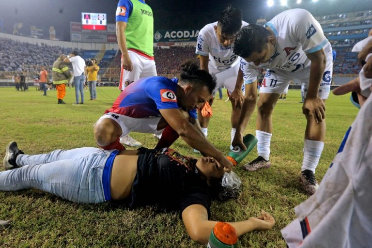 salvador |  Stampede in soccer stadium kills 12