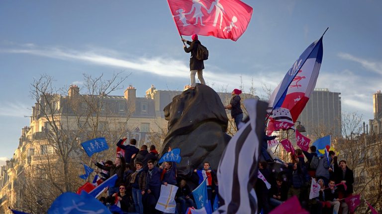 taken at the age of 13 by parents in the processions of the Manif pour tous, she recounts her coming-out ten years later