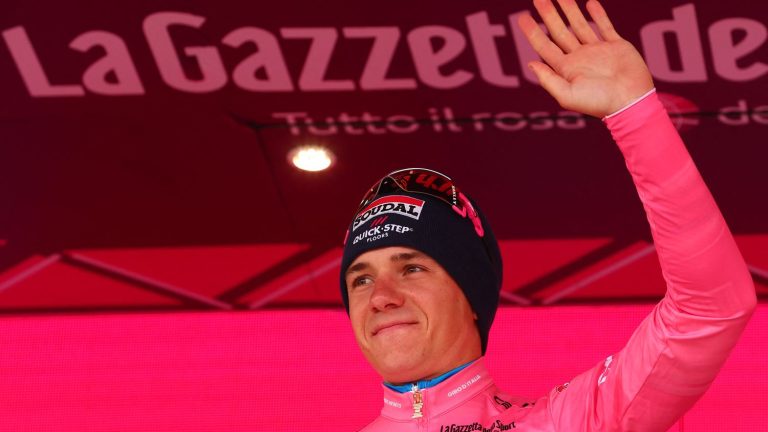 tested positive for Covid-19, the Remco Evenepoel pink jersey forced to abandon