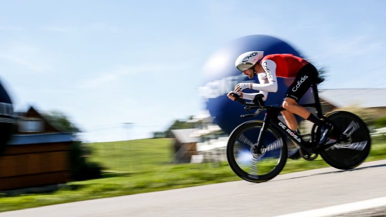 the American Matthew Riccitello provisional leader of the time trial ahead of Thomas Champion… Follow the 20th stage