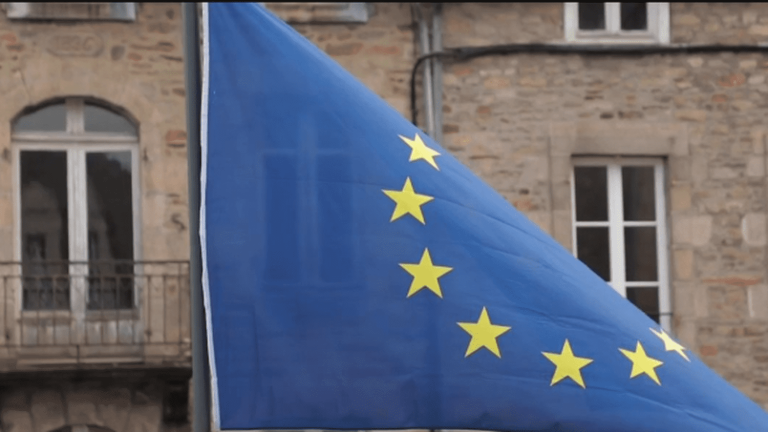 the European flag soon to be compulsory?