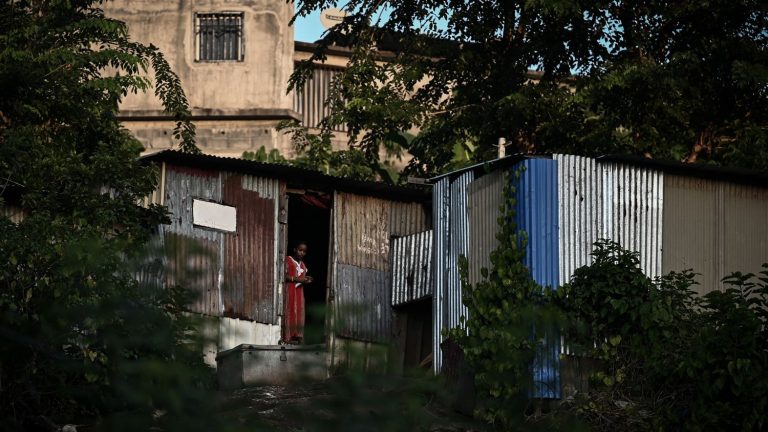 the authorities launch the demolition of the slum Talus 2, a new start of the Wuambushu operation against illegal immigration