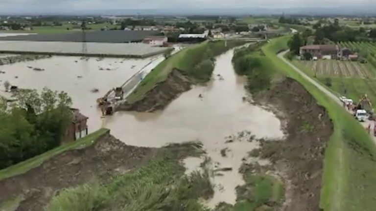 the desolation after the floods in Italy, a long-awaited flight in Georgia