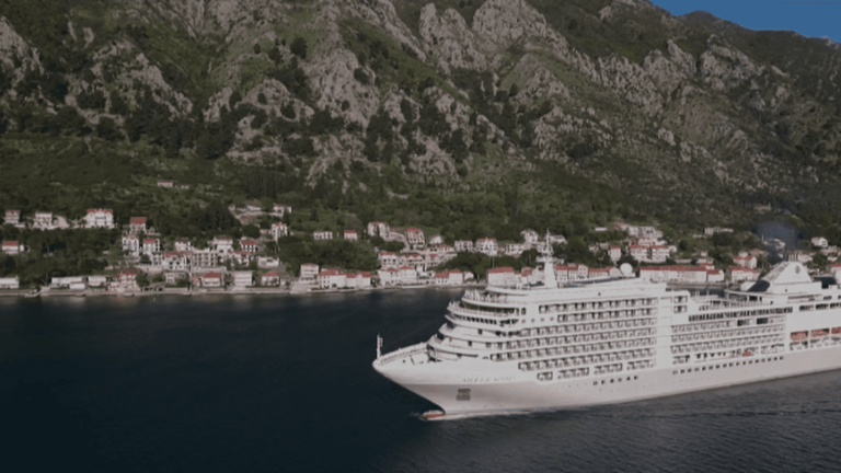 the mouths of Kotor overwhelmed by tourists