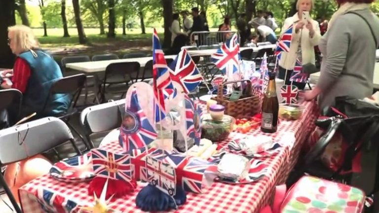 thousands of Britons take part in the “Big Lunch”