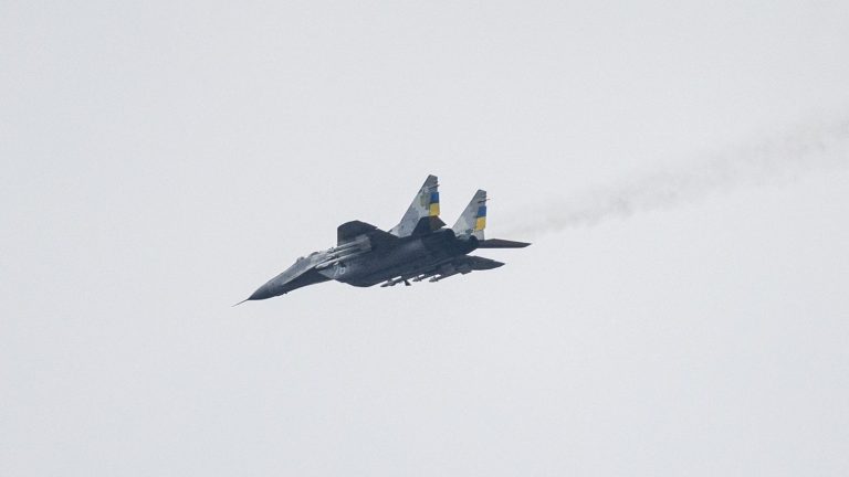 to train fighter pilots without delivering planes to kyiv, the delicate positioning of Western countries