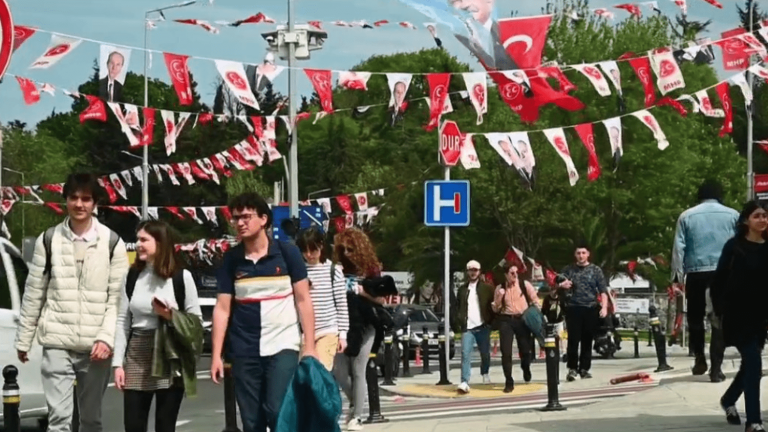 youth fractured between Erdoğan and Kiliçdaroglu