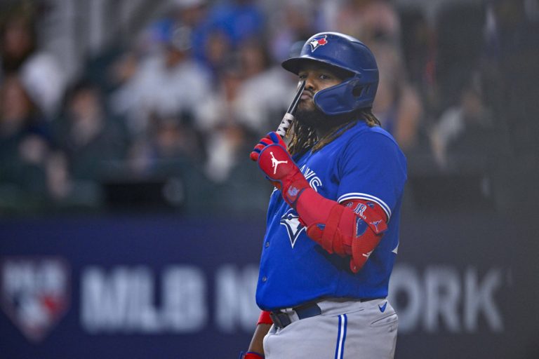 Blue Jays lose 4-2 to Rangers