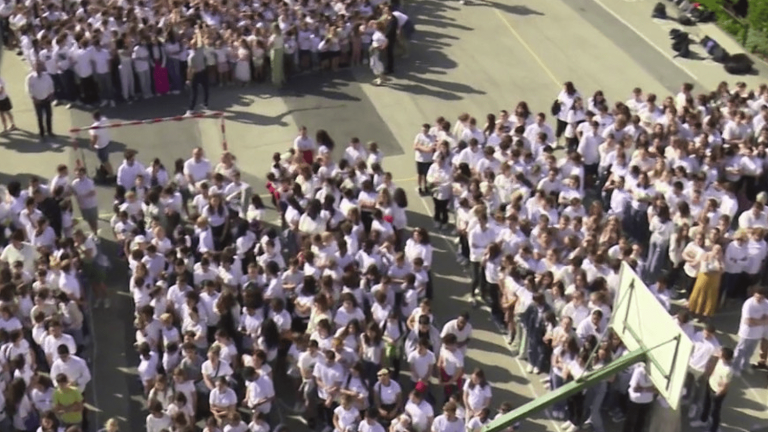 2,000 students united against school bullying