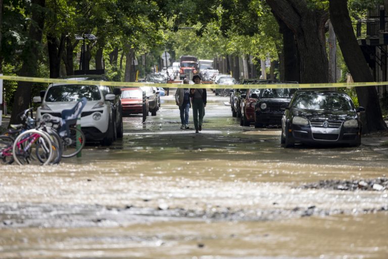 A burst pipe blocks a section of Saint-Joseph Boulevard