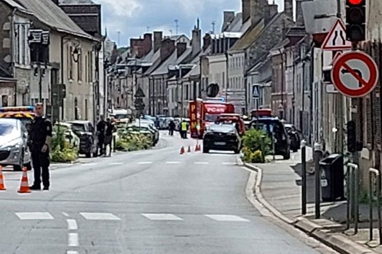 A car hits the crowd during a wedding in the Loiret