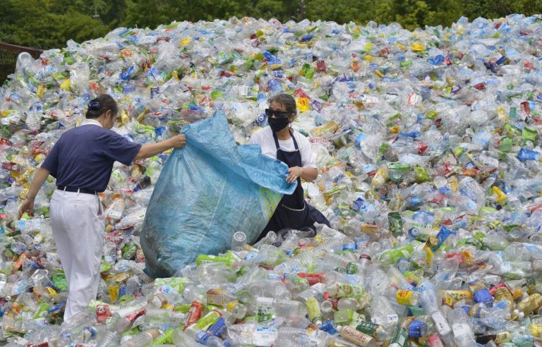 A “first version” of the treaty against plastic pollution by November