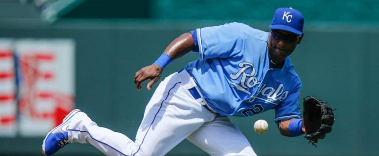 A former star player will lead a baseball team… in Pakistan