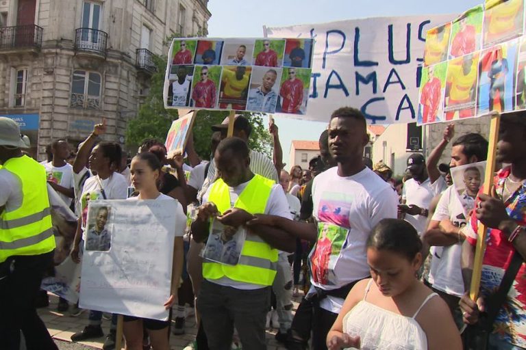 A white march in tribute to Alhoussein Camara, killed by a policeman in Angoulême