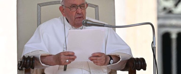 Abdominal hernia: “regular” convalescence of Pope Francis