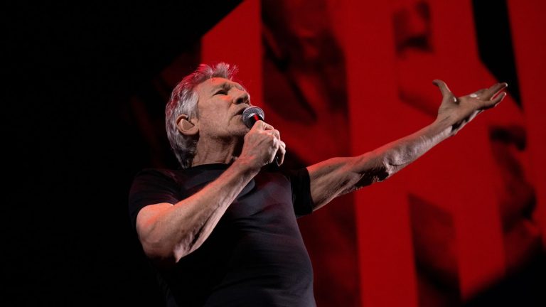 After his controversial concert in Berlin, Washington accuses musician Roger Waters of “anti-Semitism”