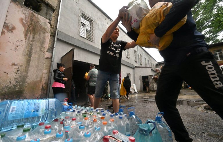 Aid is organized around the victims of the Kakhovka dam