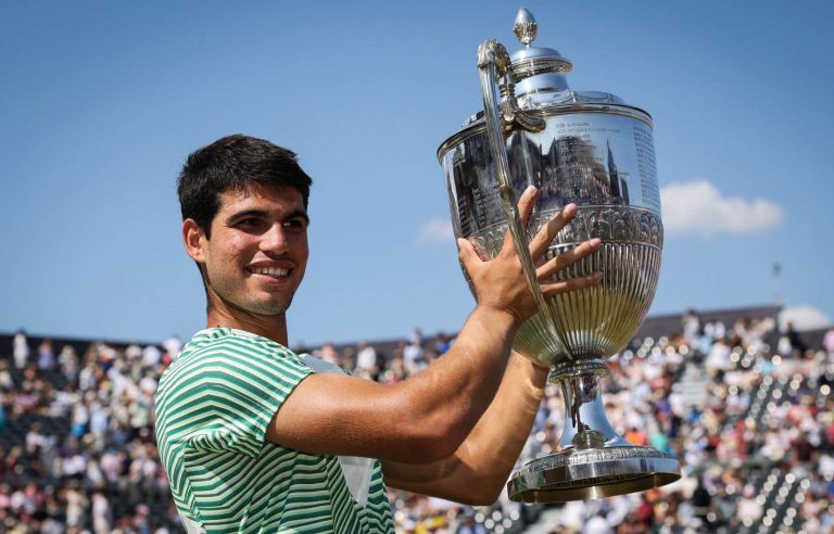 Alcaraz wins a first title on grass