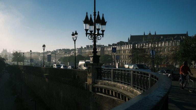 An elderly woman and her granddaughter violently attacked in Bordeaux