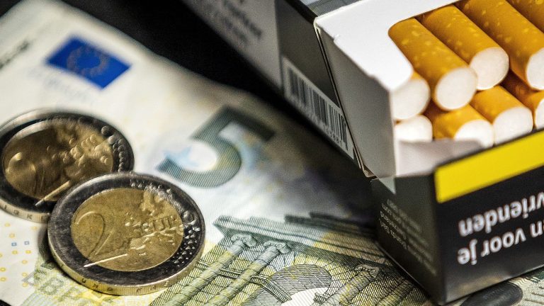 Anti-smoking measures in France reduce health spending, says OECD