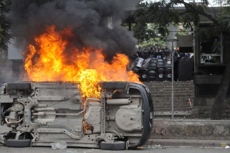 Argentina |  Violent clashes against a draft local constitution