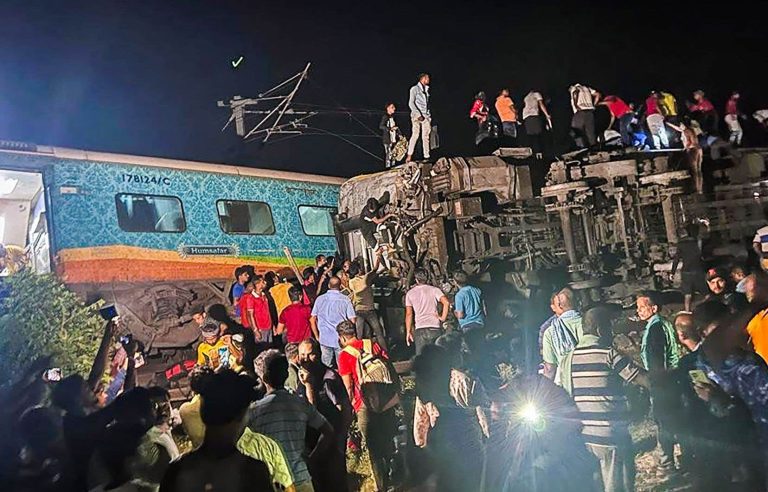 At least 120 dead and more than 850 injured in India in a train disaster