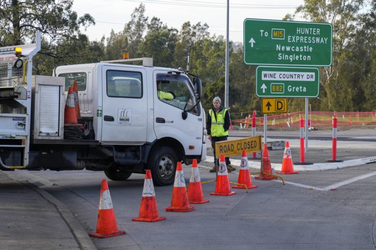 Australia |  10 dead in bus crash after wedding