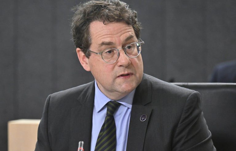 Bernard Drainville continues to defend his education reform