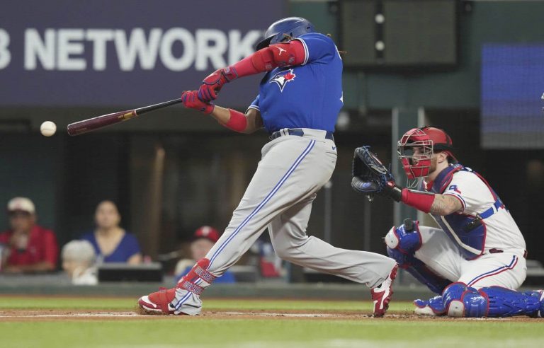 Blue Jays lose 4-2 to Rangers