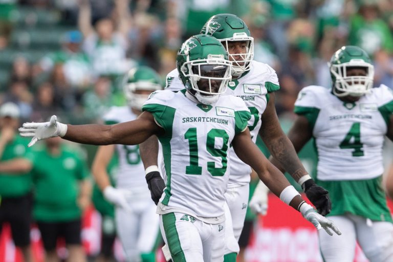 CFL |  Roughriders beat Elks 17-13