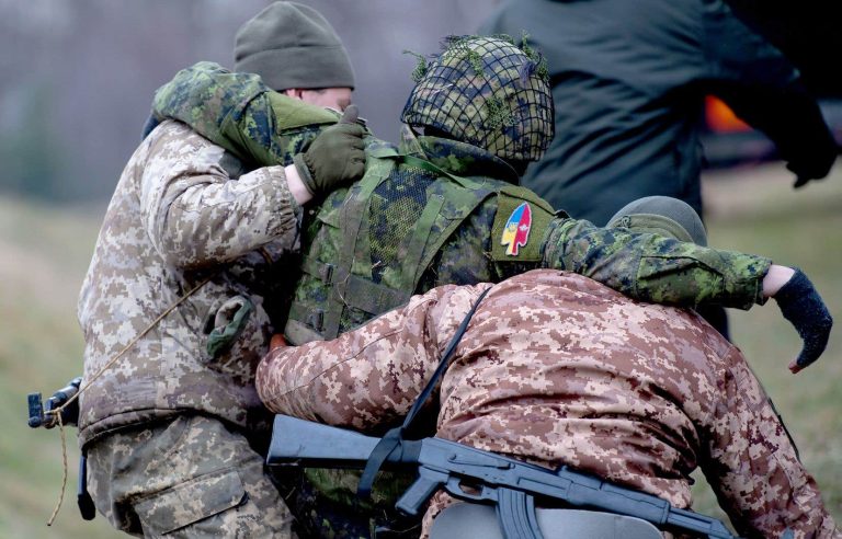 Canada trains Ukrainian medical technicians to be sent to the battlefield