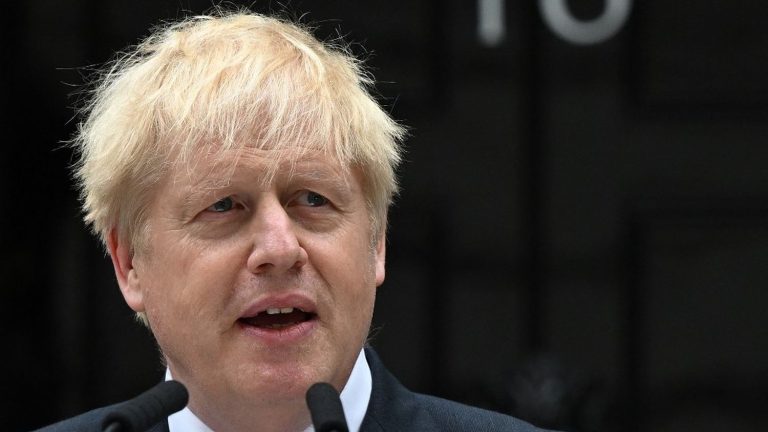 Caught up by “partygate”, ex-Prime Minister Boris Johnson renounces his mandate as MP