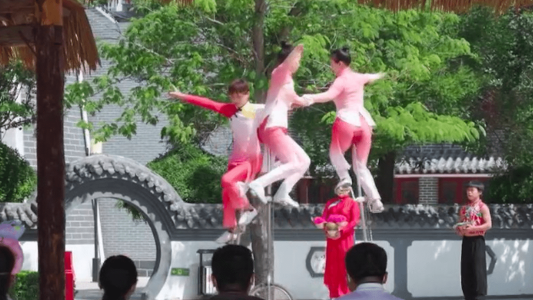 China: in Wuqiao, the demanding and prestigious school of acrobatics