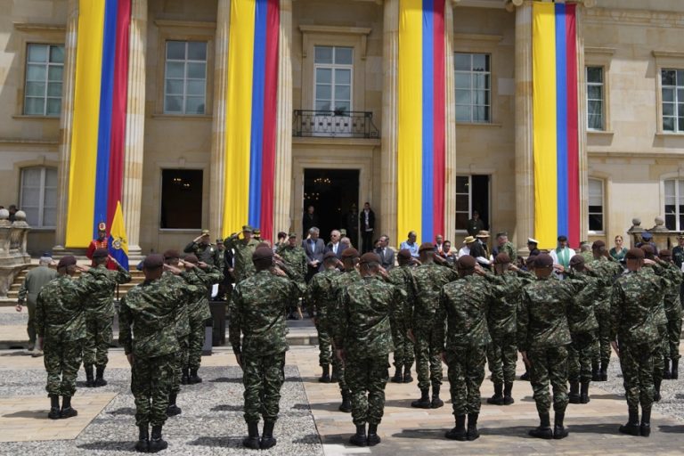 Colombia |  Government pays tribute to rescuers of children lost in the jungle