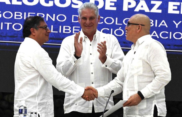 Colombian government and ELN guerrillas sign ceasefire