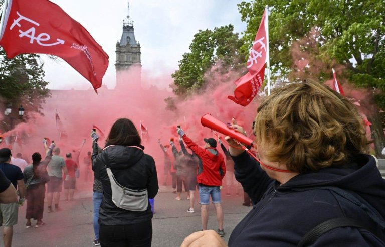 Colorful demonstrations against the Drainville reform