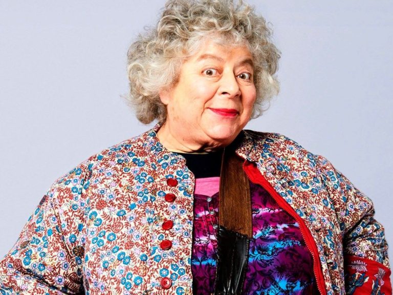 Completely naked, the star of “Harry Potter”, Miriam Margolyes alias Professor Pomona Sprout, surprises for the month of pride!